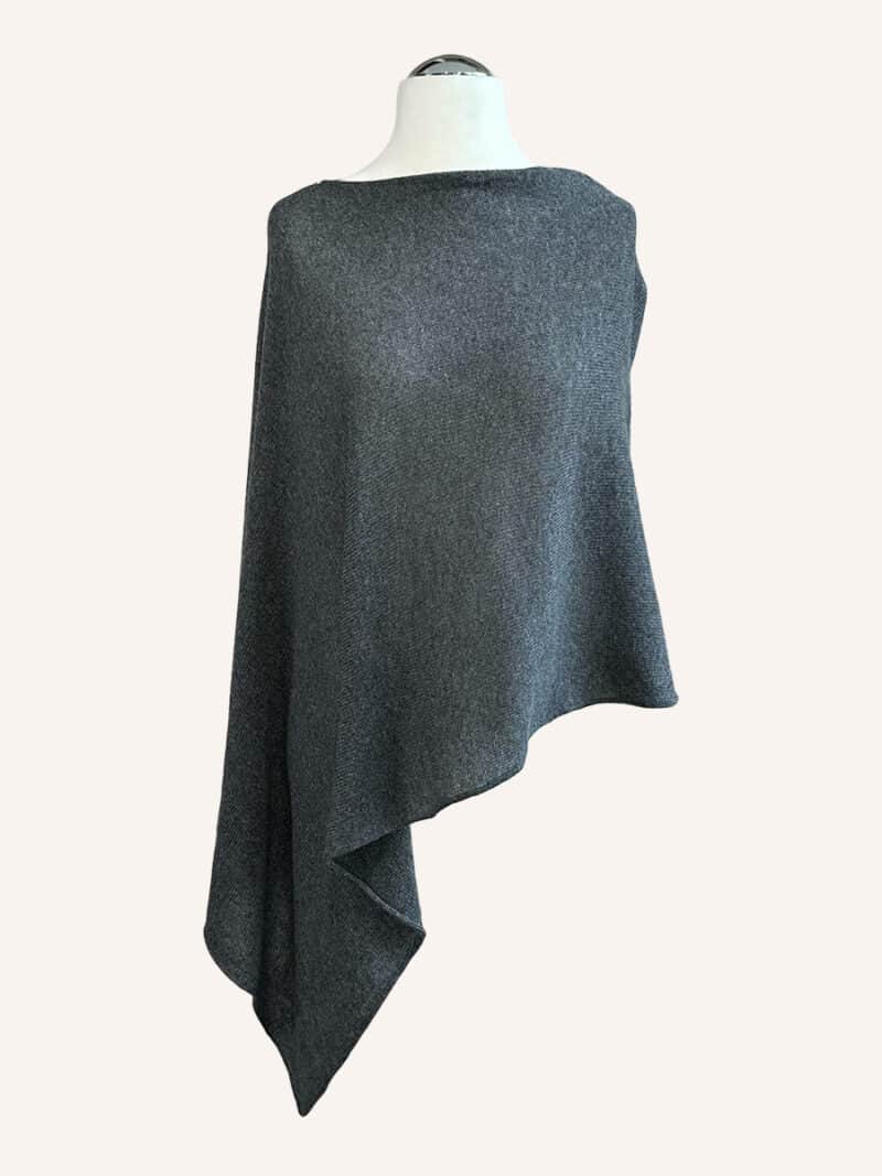 PONCHO Grey - Luksus cashmere tørklæde/cape som kan bruges på mange forskellige måder. - Couture de Luxe