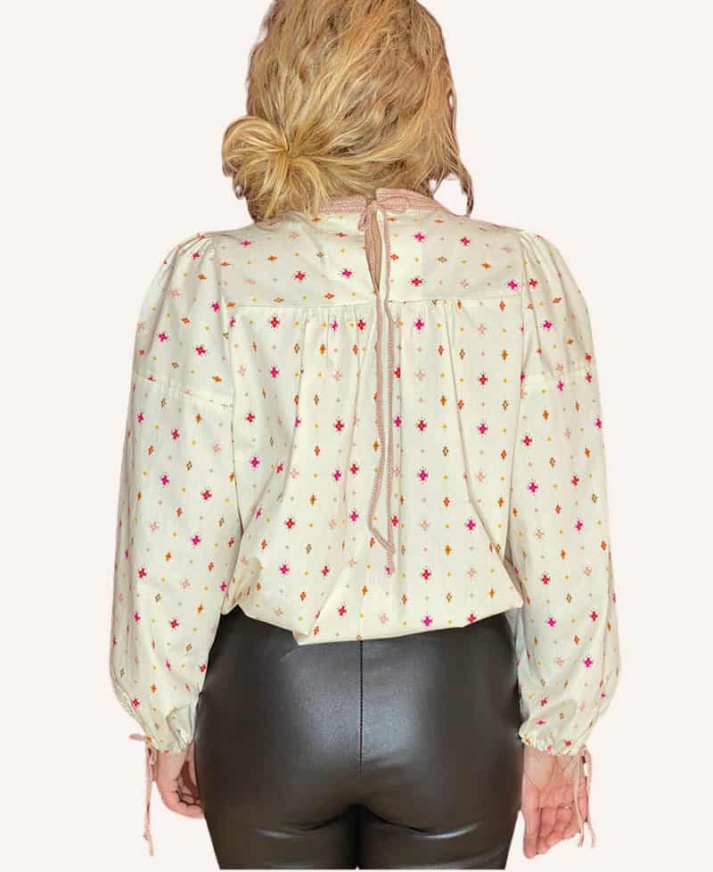 HELENE Bluse - Creme farvet bluse med mønster - Couture de Luxe