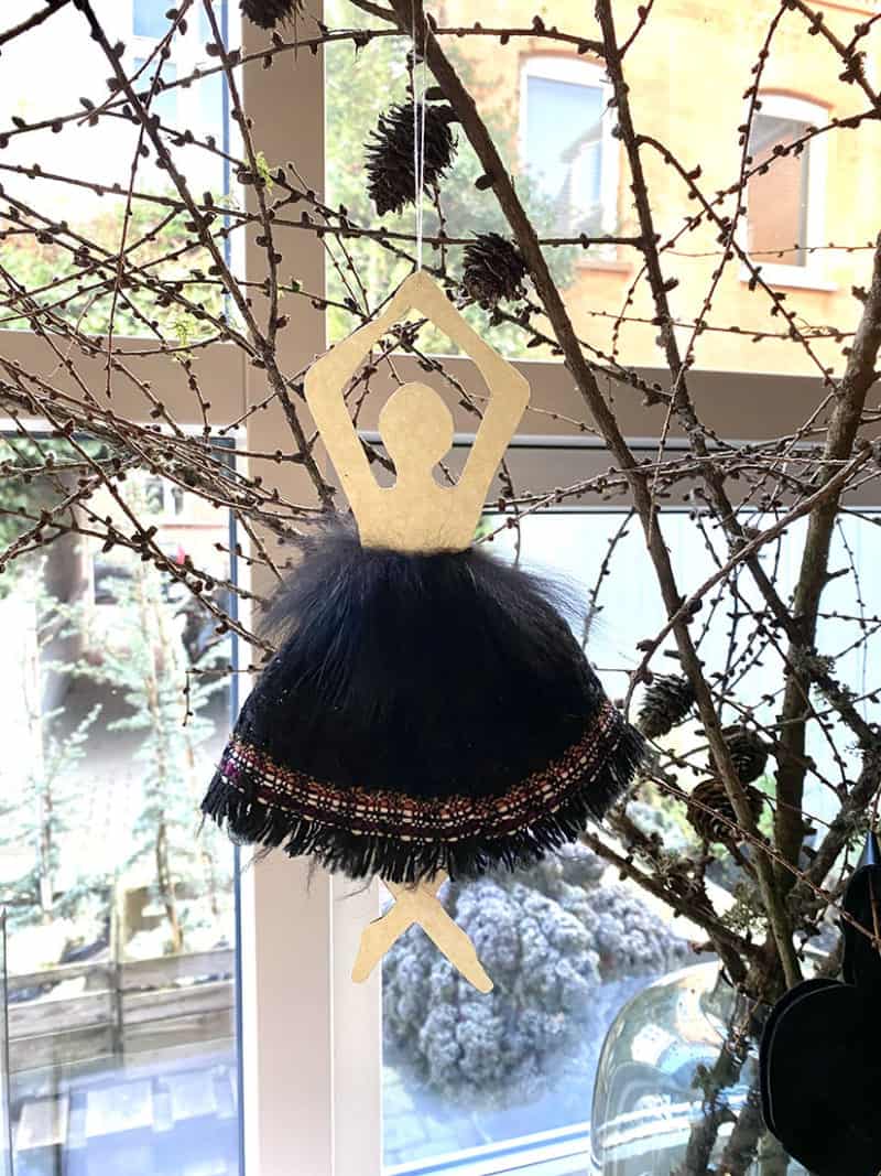 Ballerina interiør pynt med pels skørt