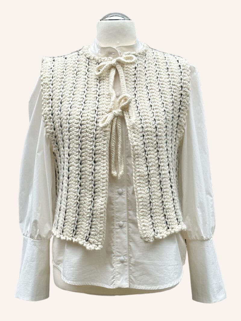 CAMILLE VEST Creme - Hånd hæklet uld vest - Couture de Luxe