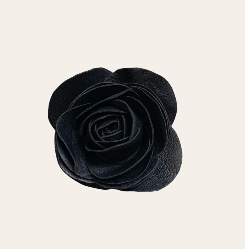 SKIND ROSE Black - Lækker skind broche - Couture de Luxe